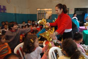 Crianças carentes de Osasco ganham ovos de páscoa