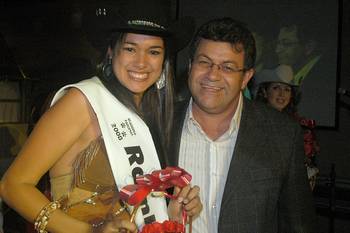 Emidio entrega faixa a Rainha do Rodeio de Osasco