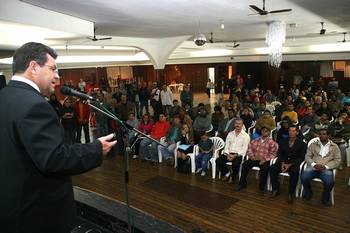 Prefeito prestigia posse da Associação dos Ambulantes de Osasco