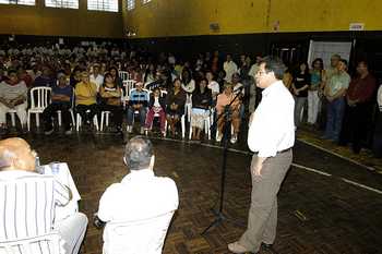 Prefeitura entrega novos títulos de concessão de moradia na zona Norte