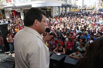 Prefeito Emidio marca presença na “Marcha para Jesus”