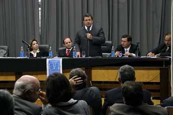 Prefeito Emidio prestigia lançamento do Guia Sebrae e participa de debate