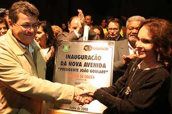 Avenida Presidente João Goulart é inaugurada em clima de festa