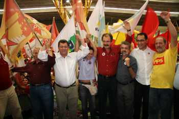 Apoio - O vice Faisal Cury, a primeira-dama Marcia Abreu, o senador Aloísio Mercadante e os deputados Marcos Martins (Estadual – PT), João Paulo (Federal – PT) e Claudio Magrão (Federal – PPS) manifestam apoio incondicional a Emidio