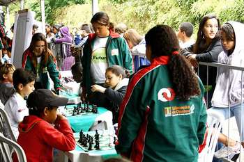 Parceria garante aulas de xadrez a jovens de Paraisópolis - Prefeitura de  Osasco